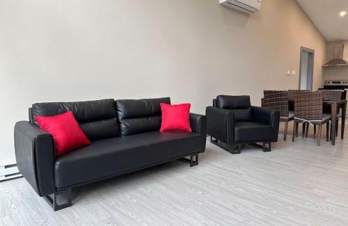 Lakefield House | 3-bedroom Lakefront Villa #2