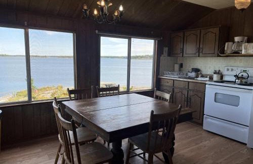 Carling House | 3-bedroom Lakeview Cottage - Rockwood #8