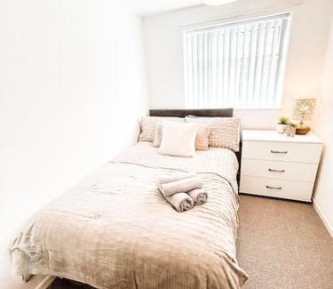 Skelmersdale Apartment | 3 Bedroom, Lancashire Townhouse, a base to explore