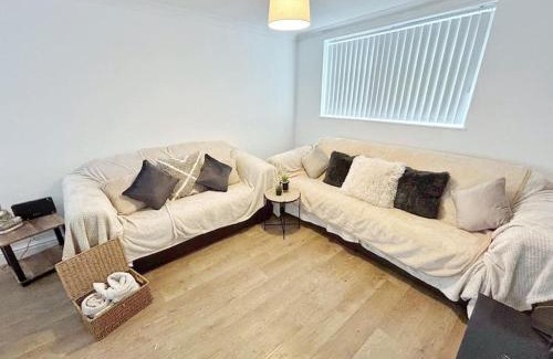 Skelmersdale Apartment | 3 Bedroom, Lancashire Townhouse, a base to explore