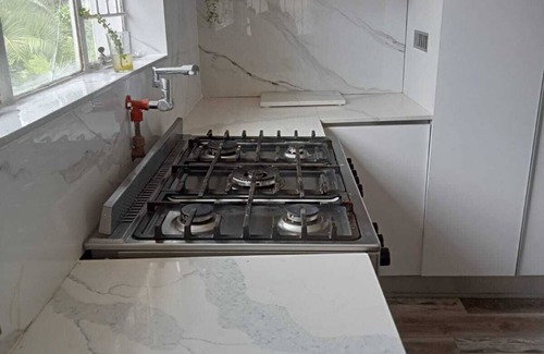 Nahoon Cabin | 3-bedroom lodge in beautiful Nahoo, East London with WiFi