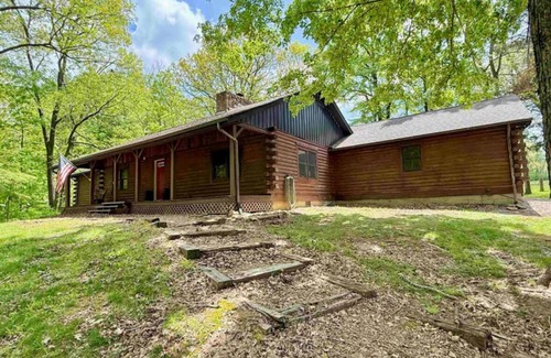 Vienna House | 3-Bedroom Log Home in Vienna