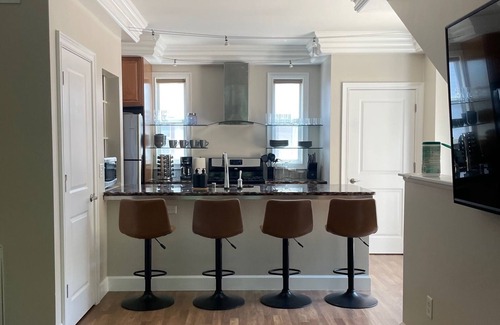 Downtown Sacramento Villa | 3 bedroom LOVE VILLA Midtown, Romantic Getaway or Famil Retreat