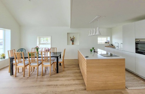 Selbjorn House | 3 bedroom lovely home in Stolmen