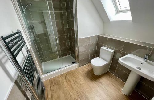 Market Harborough Apartment | 3-Bedroom Luxury Stay With FREE Parking