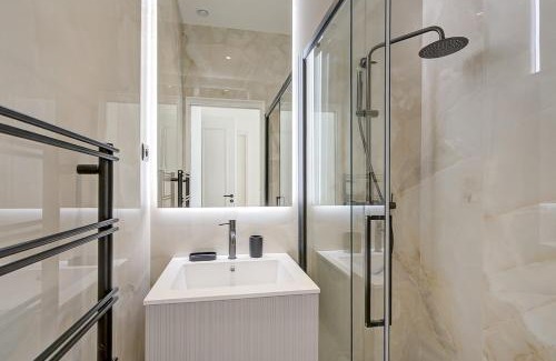 Chaussee-d'Antin Apartment | 3-bedroom Luxurious and Elegant Family Flat - Vendôme - with AC