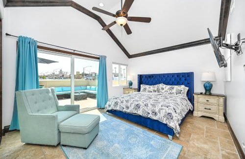 Balboa Peninsula House | 3 Bedroom Luxury Home Steps to Balboa Fun Zone