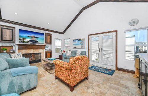 Balboa Peninsula House | 3 Bedroom Luxury Home Steps to Balboa Fun Zone