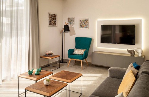 Perivolia House | 3-bedroom Luxury House with Private Pool by Delfus