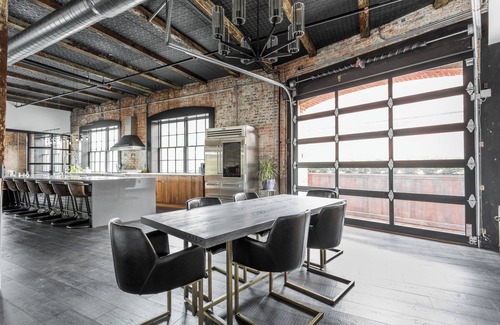 Near Eastside House | 3-bedroom Luxury Lifestyle Townhome, walkable to Mass Ave with Parking