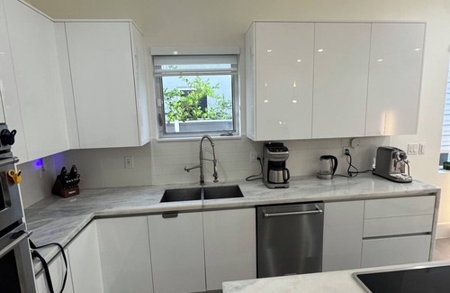 Coconut Grove House | 3-bedroom Luxury Townhouse w Private Pool and Parking