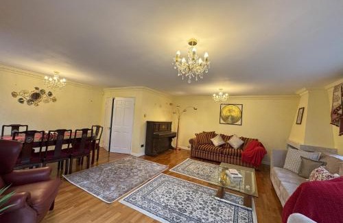 Pinner Villa | 3 Bedroom Luxury Villa