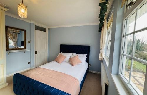Pinner Villa | 3 Bedroom Luxury Villa