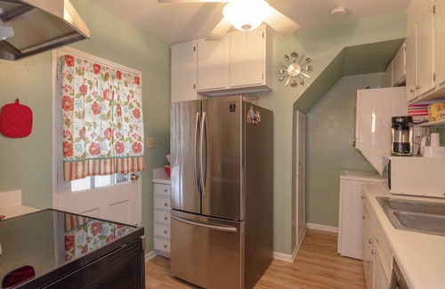 Forest Hills Apartment | 3-bedroom Masters Rental in Prime Location!