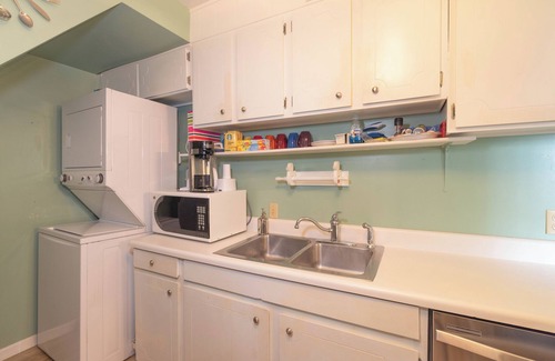 Forest Hills Apartment | 3-bedroom Masters Rental in Prime Location!