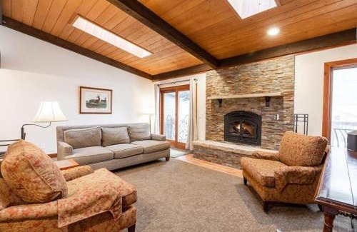 Intermountain House | 3-Bedroom Meadow Creek Townhom townhouse