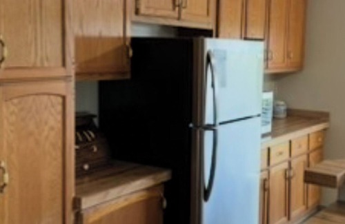 Osage County House | 3-bedroom mobile home 2 miles from Kaw Lake in beautiful Burbank with AC, WiFi