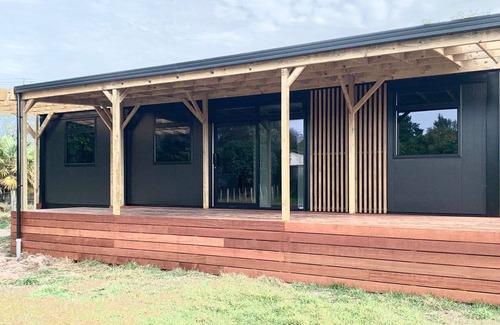 Awakeri House | 3-bedroom mobile home in awesome Awakeri with WiFi, AC