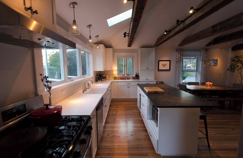 Martha Jefferson House | 3-Bedroom Modern Farmhouse with large backyard in downtown Charlottesville