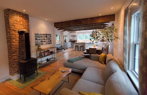 Martha Jefferson House | 3-Bedroom Modern Farmhouse with large backyard in downtown Charlottesville