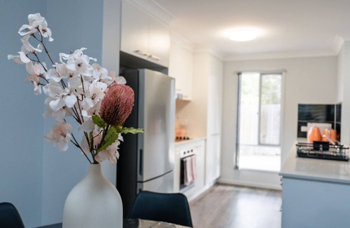 North Booval House | 3 Bedroom Modern Townhouse Ipswich