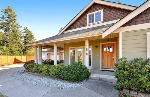 Cowichan Bay House | 3 Bedroom Modern Executive Home in the Seaside Community of Cowichan Bay
