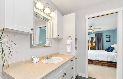 Cowichan Bay House | 3 Bedroom Modern Executive Home in the Seaside Community of Cowichan Bay