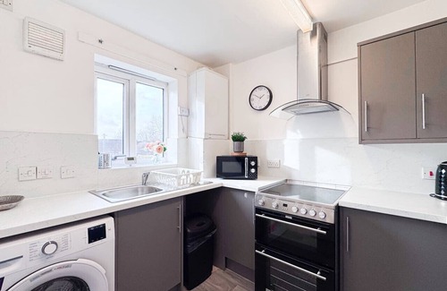 Cheetham Hill House | 3 Bedroom Modern House | Fast WiFi | Free Parking