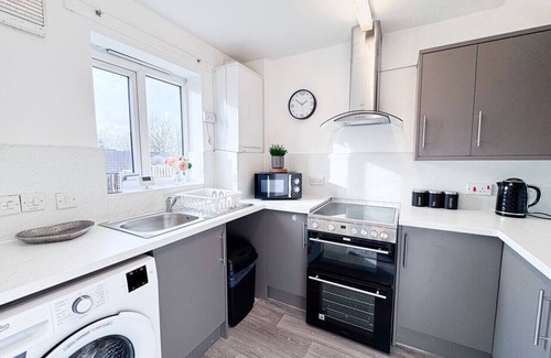 Cheetham Hill House | 3 Bedroom Modern House | Fast WiFi | Free Parking