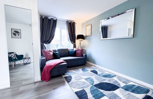 Cheetham Hill House | 3 Bedroom Modern House | Fast WiFi | Free Parking