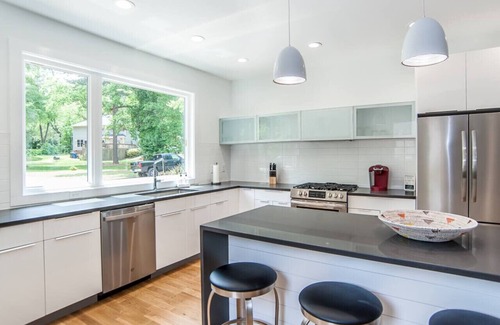 Downtown House | 3 Bedroom Modern Home Downtown