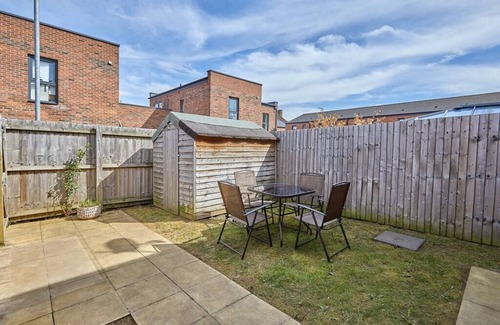 Derby House | 3 Bedroom Modern Town House - Derbion & Theatre 2 mins Walk