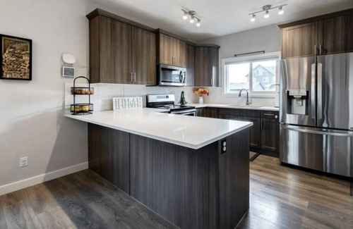Cochrane House | 3 Bedroom Near Calgary & Mountains