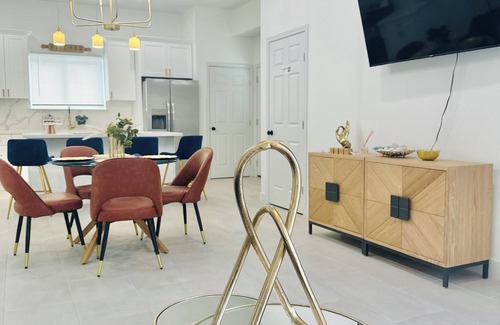 OST - South Union House | 3-bedroom new construction,central Houston NRG, downtown sleeps 8.