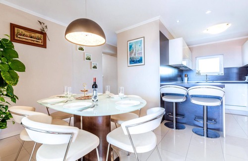 Bacvice Apartment | 3 bedroom nice apartment in Split