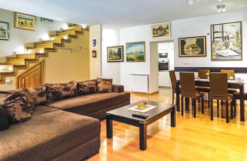 Zmijavci House | 3 bedroom nice home in Zmijavci