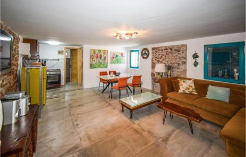 Karlobag House | 3 Bedroom Nice Home In Karlobag