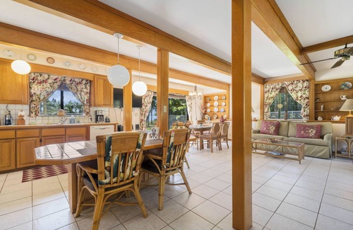 Naalehu House | 3 Bedroom Ocean View Home for 8 - Hale Kamaoa
