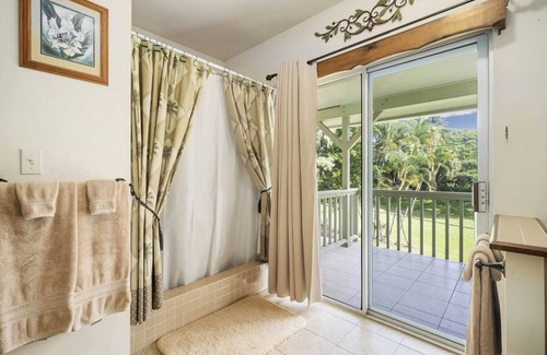 Naalehu House | 3 Bedroom Ocean View Home for 8 - Hale Kamaoa