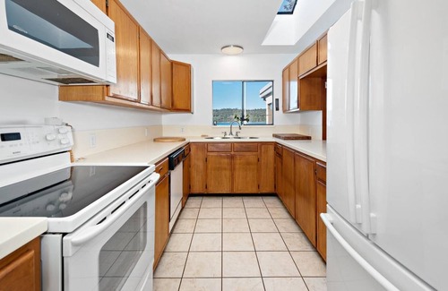 Comox Valley House | 3 Bedroom Oceanfront House