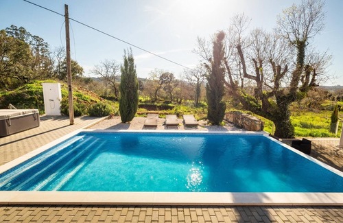 Ferreira do Zezere House | 3-bedroom peaceful house with private swimming pool and whirlpool. AC & WiFi.