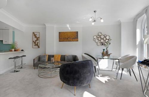 London City Centre Apartment | 3 Bedroom Penthouse with Roof Terrace in Covent Garden