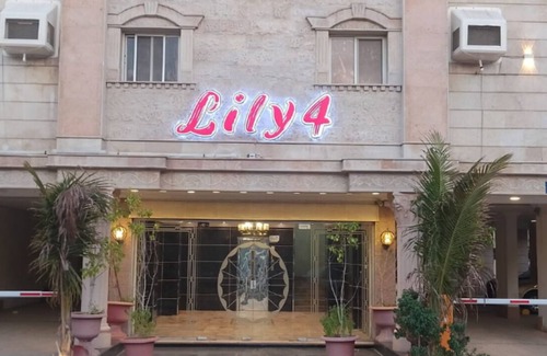 Hera Street Apartment | 3 Bedroom Penthouse with Terrace, Full Kitchen, and All Amenities