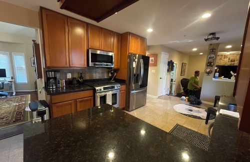 Gaithersburg House | 3-bedroom pet-friendly house in Gaithersburg AC, WiFi, deck, and fenced in yard