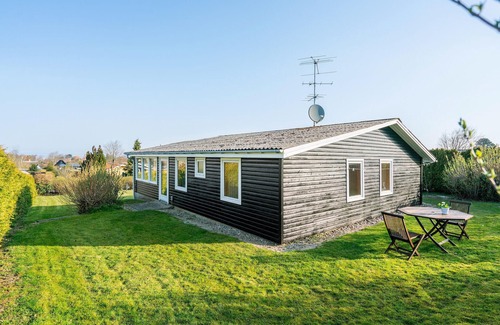 Skastrup Strand House | 3 bedroom pet friendly home in Bogense