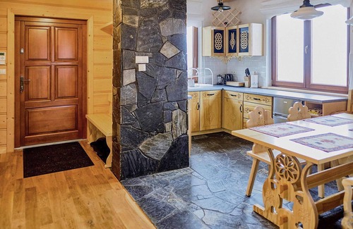 Huba House | 3 bedroom pet friendly home in Huba
