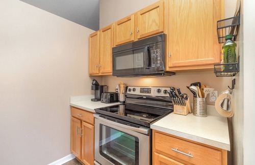 Interchange Square House | 3-bedroom pool house in Palm Bay in quiet neighborhood
