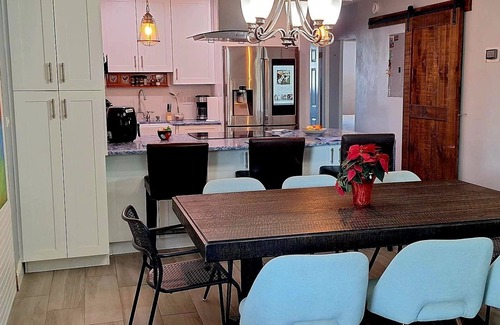 Cutler Bay Apartment | 3-bedroom Private duplex house with WI-FI, Parking ,enjoy a peaceful Getaway