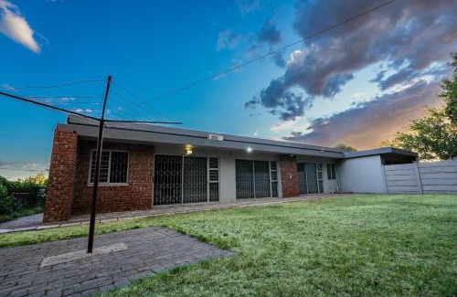 Bloemfontein House | 3 Bedroom private luxury complete house