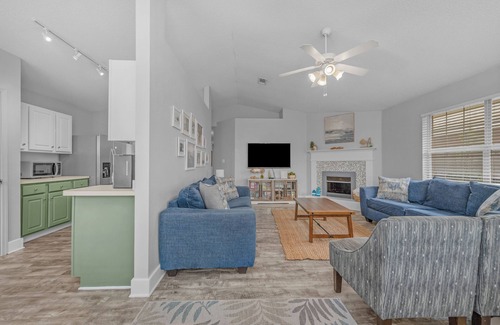 Seaspray House | 3 Bedroom PRIVATE POOL - GOLF CART INCLUDED - 5 MIN WALK TO PRIVATE BEACH ACCESS